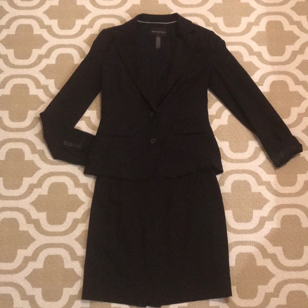 Banana Republic size 2 stretch navy pinstripe suit